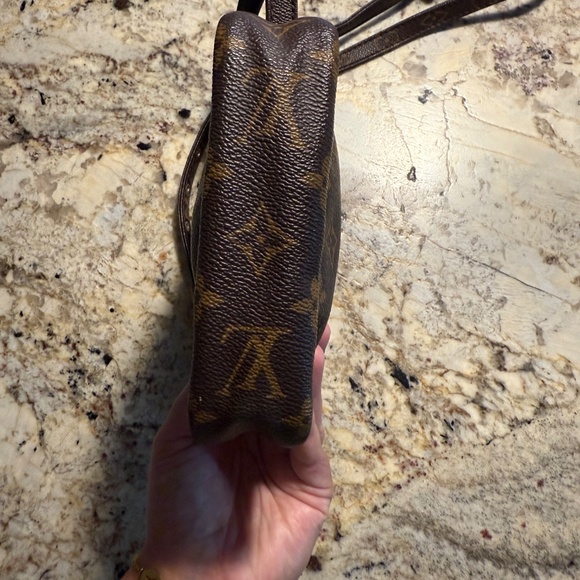 Vintage Louis Vuitton Monogram Danube Crossbody (2001) - Picture 3 of 12